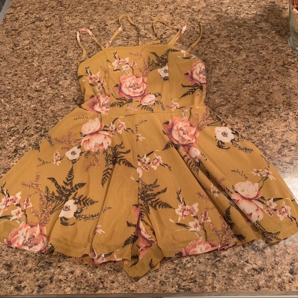 Xhilatation Romper - Picture 3 of 4